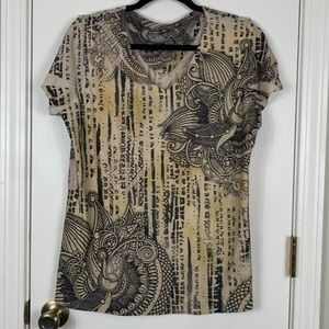 Cream and black with spots of yellow short sleeved top. V neckline, bust 21”